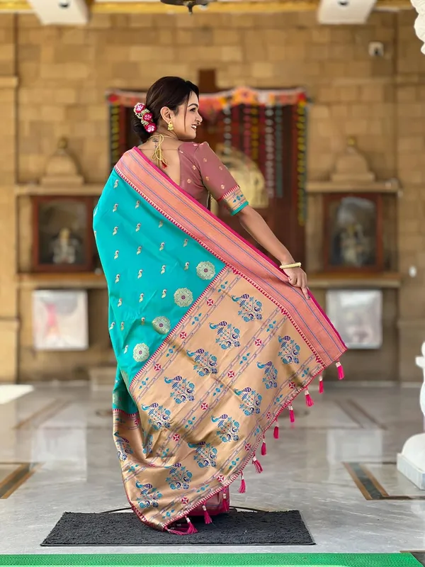 Women_Lichi_Silk_Kanjivaram_Saree_With_Unstitched_Blouse_Piece
