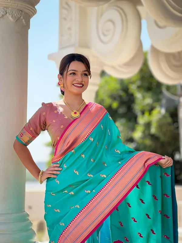 Women_Lichi_Silk_Kanjivaram_Saree_With_Unstitched_Blouse_Piece