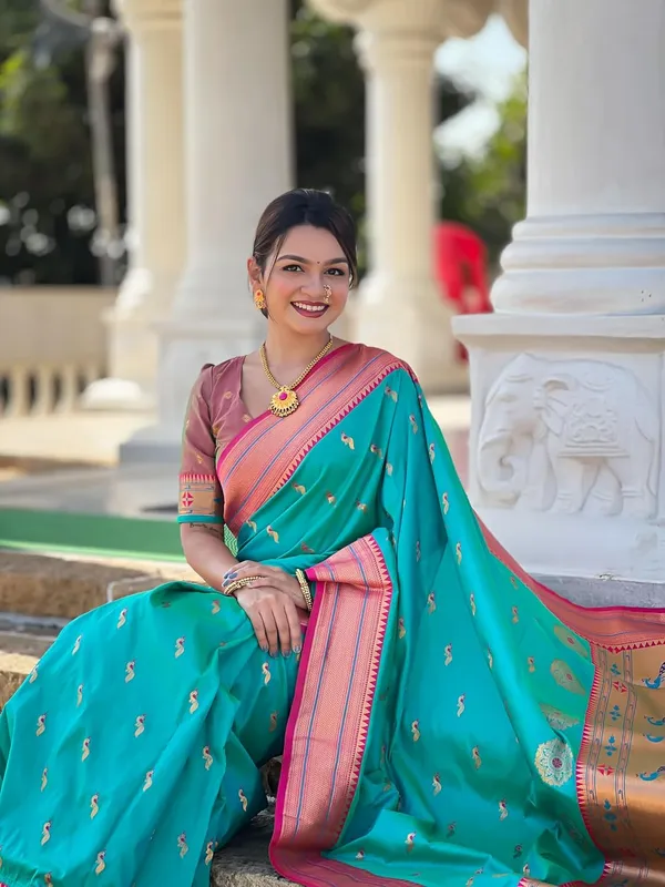 Women_Lichi_Silk_Kanjivaram_Saree_With_Unstitched_Blouse_Piece