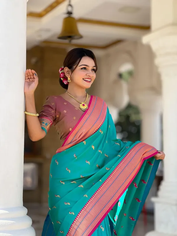 Women_Lichi_Silk_Kanjivaram_Saree_With_Unstitched_Blouse_Piece