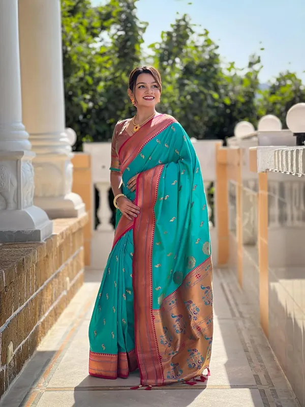 Women_Lichi_Silk_Kanjivaram_Saree_With_Unstitched_Blouse_Piece