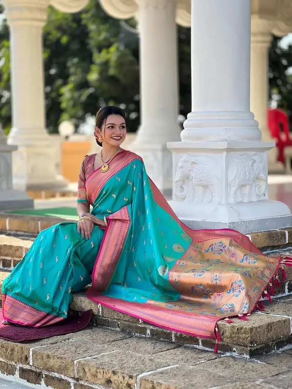 Women_Lichi_Silk_Kanjivaram_Saree_With_Unstitched_Blouse_Piece