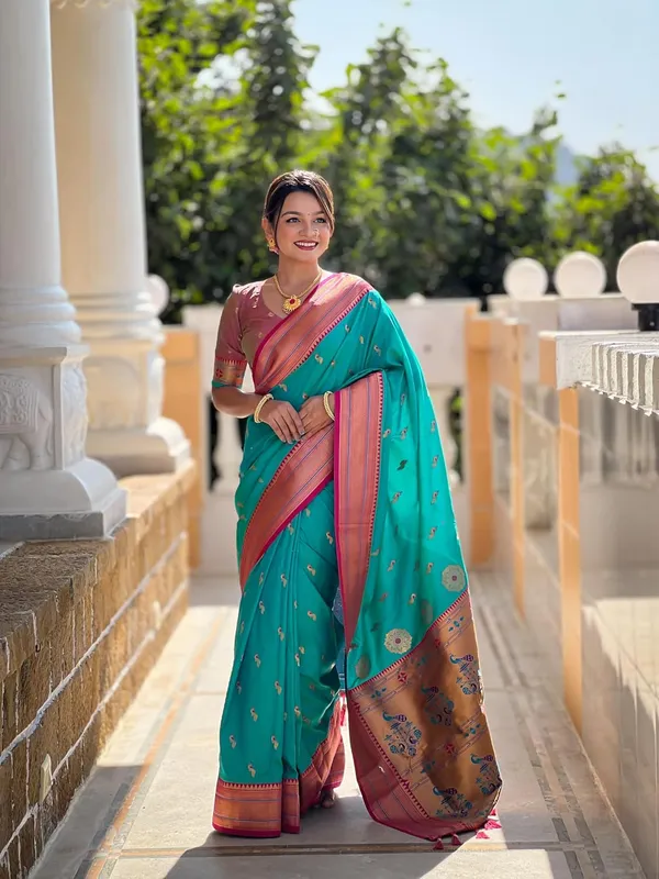 Women_Lichi_Silk_Kanjivaram_Saree_With_Unstitched_Blouse_Piece