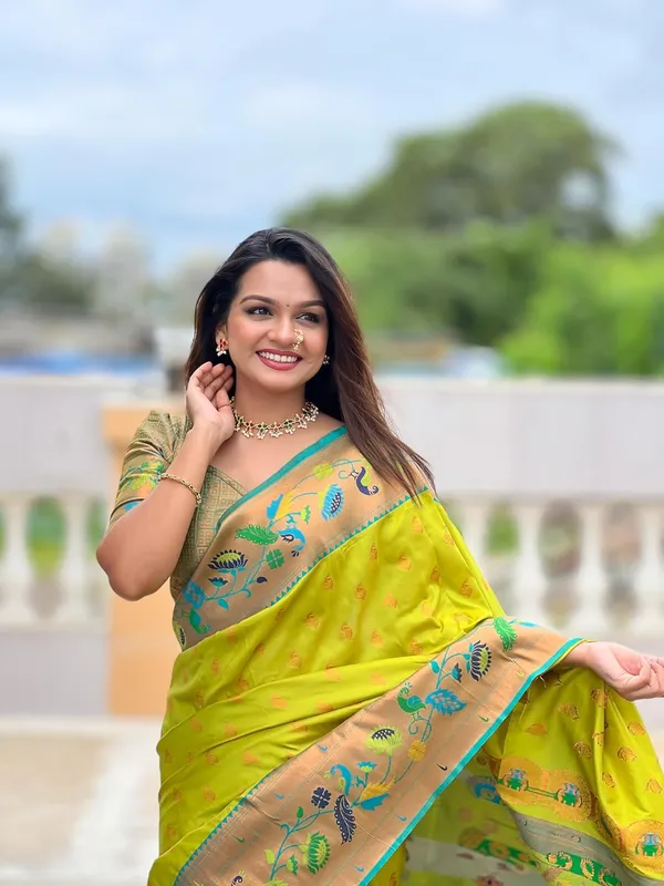 WoMensilk_Saree_With_Blouse_Piece