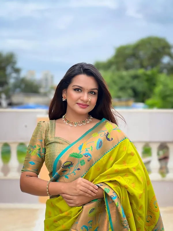 WoMensilk_Saree_With_Blouse_Piece