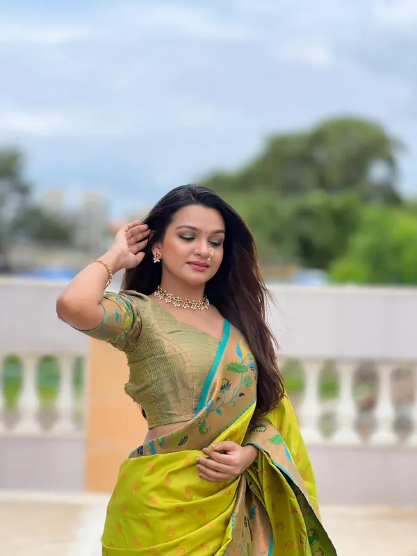 WoMensilk_Saree_With_Blouse_Piece
