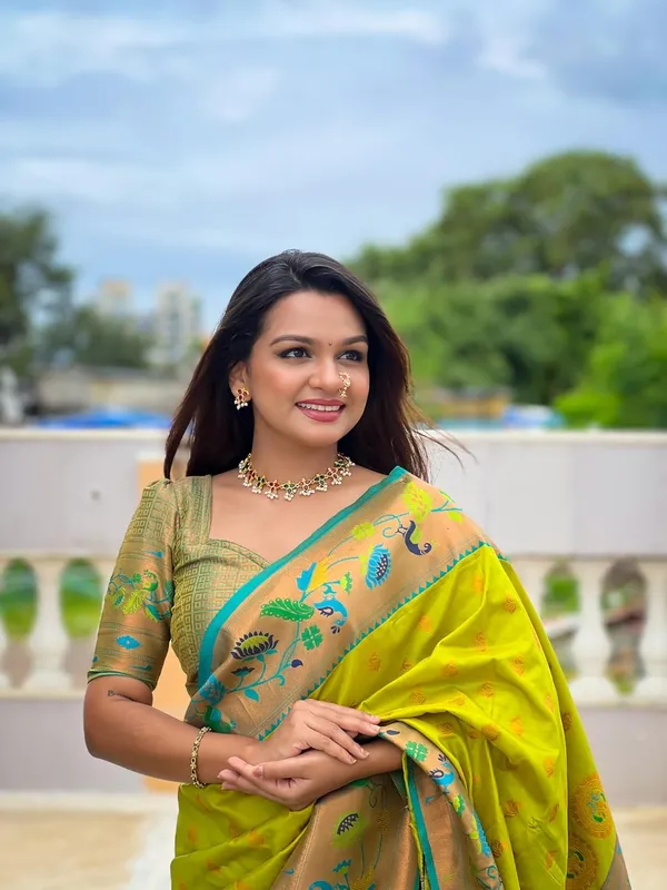 WoMensilk_Saree_With_Blouse_Piece