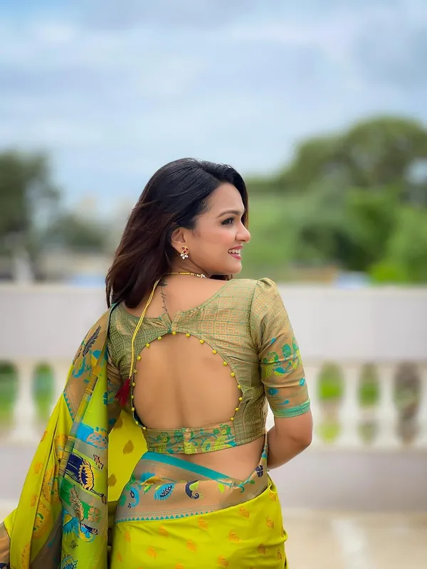 WoMensilk_Saree_With_Blouse_Piece