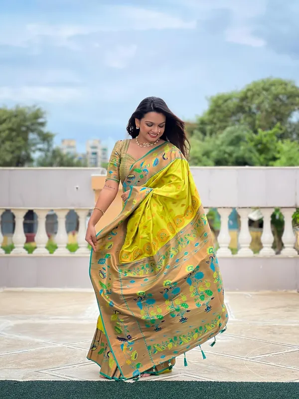 WoMensilk_Saree_With_Blouse_Piece