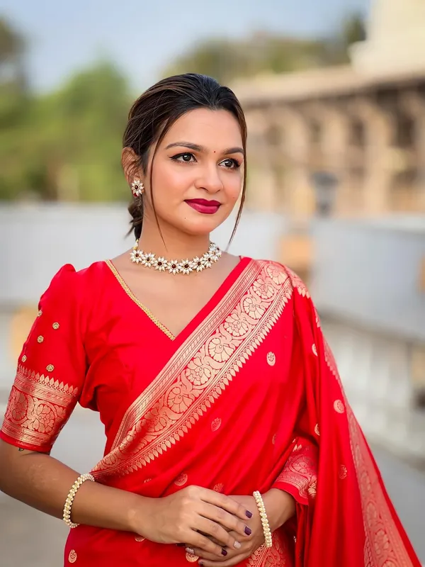 Women_Lichi_Silk_Kanjivaram_Saree_With_Blouse_Piece