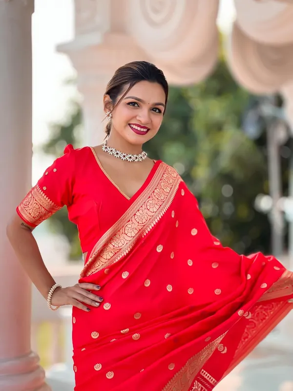 Women_Lichi_Silk_Kanjivaram_Saree_With_Blouse_Piece