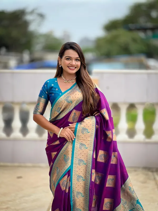 Banarasi_Silk_Blend_Woven_Saree_With_Blouse_Piece