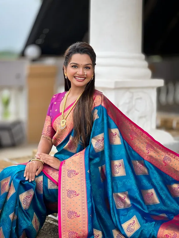 Banarasi_Silk_Blend_Woven_Saree_With_Blouse_Piece