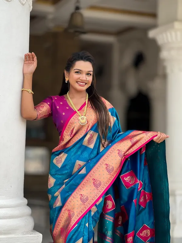 Banarasi_Silk_Blend_Woven_Saree_With_Blouse_Piece