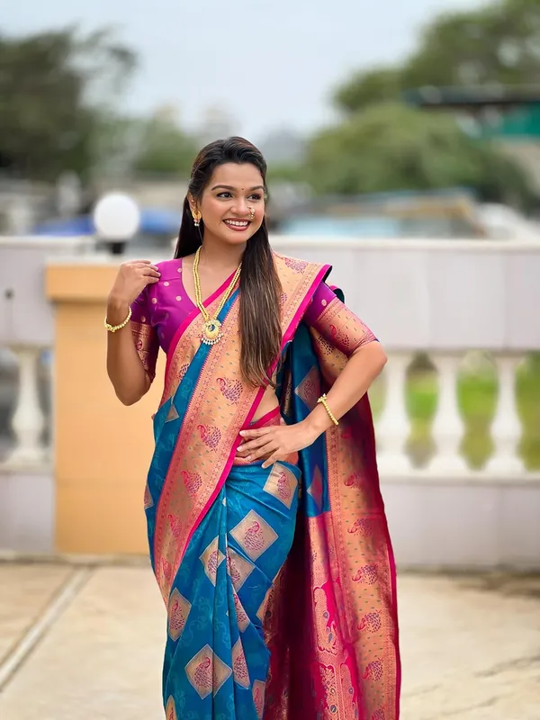 Banarasi_Silk_Blend_Woven_Saree_With_Blouse_Piece