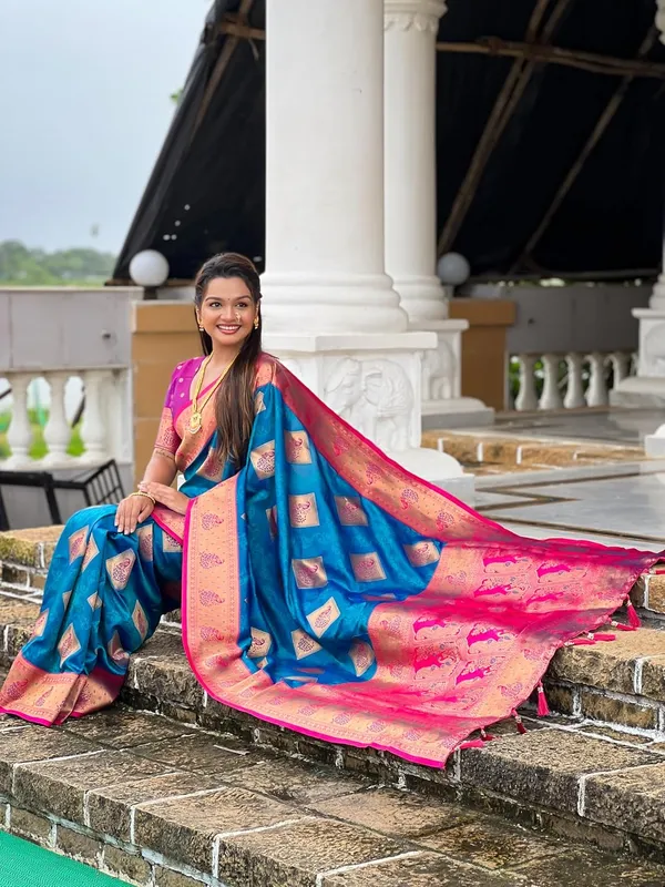 Banarasi_Silk_Blend_Woven_Saree_With_Blouse_Piece