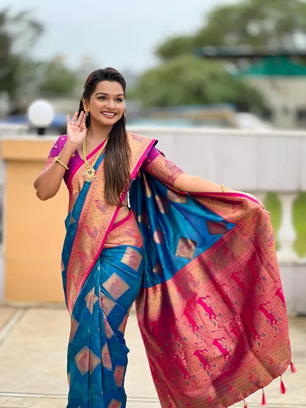 Banarasi_Silk_Blend_Woven_Saree_With_Blouse_Piece