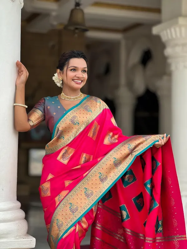Banarasi_Silk_Blend_Woven_Saree_With_Blouse_Piece