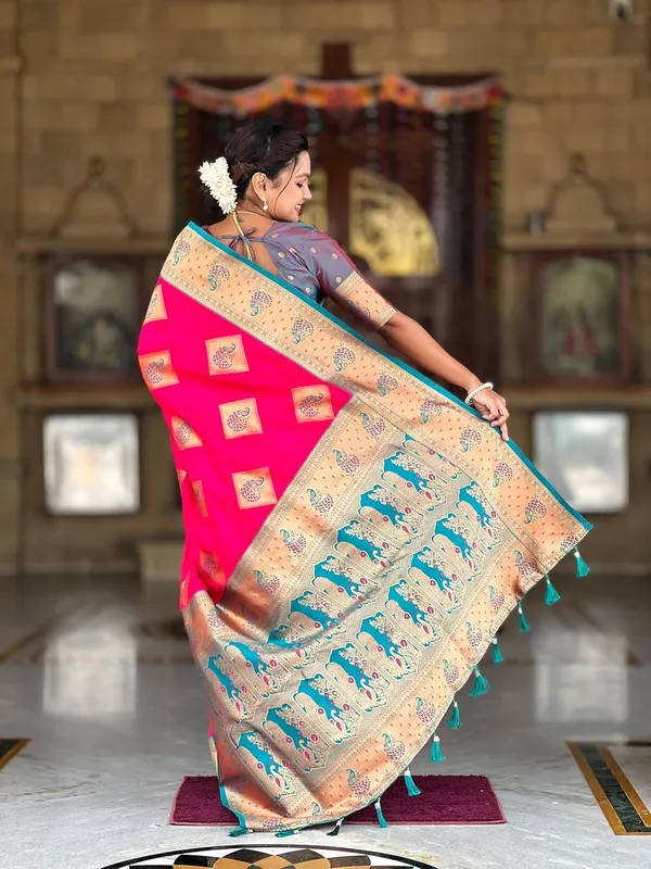 Banarasi_Silk_Blend_Woven_Saree_With_Blouse_Piece