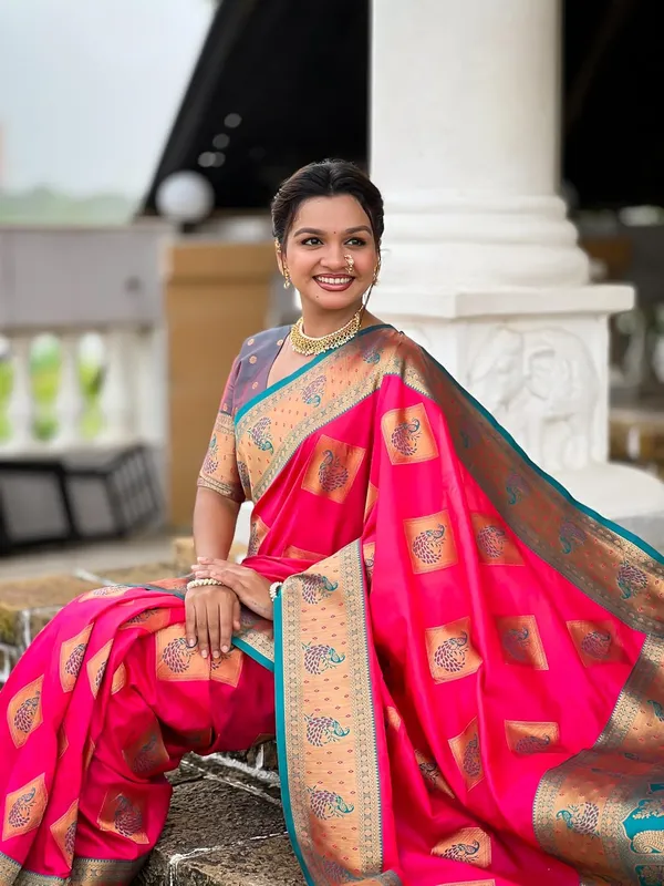 Banarasi_Silk_Blend_Woven_Saree_With_Blouse_Piece