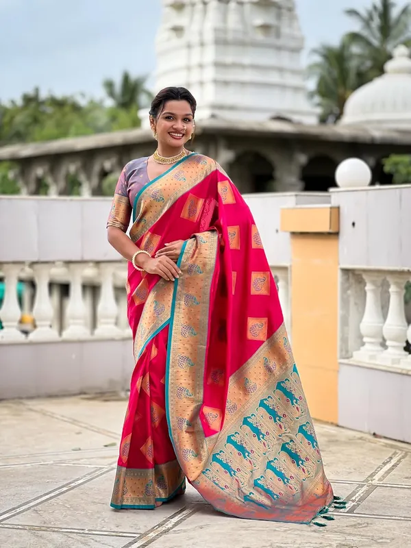 Banarasi_Silk_Blend_Woven_Saree_With_Blouse_Piece