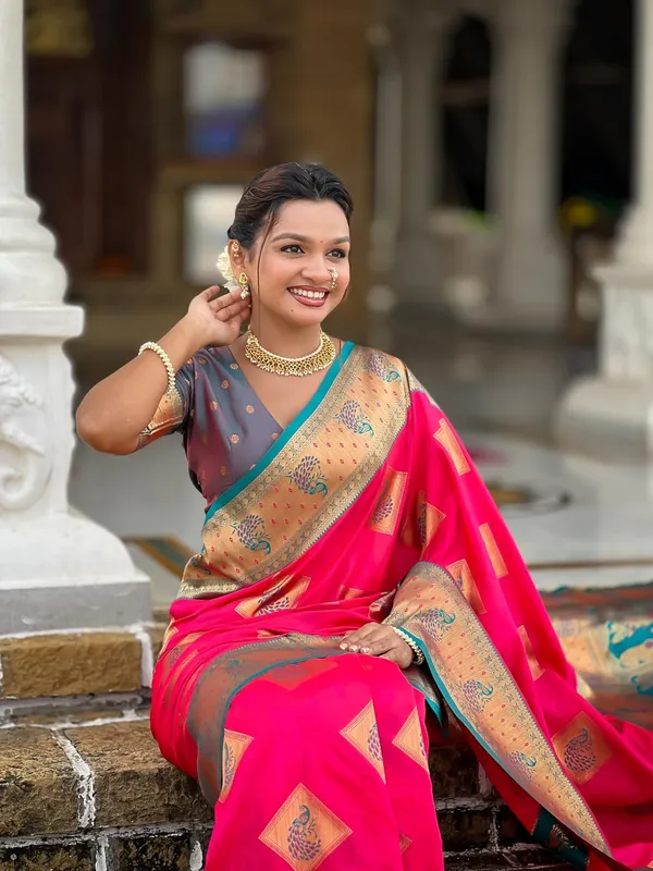 Banarasi_Silk_Blend_Woven_Saree_With_Blouse_Piece