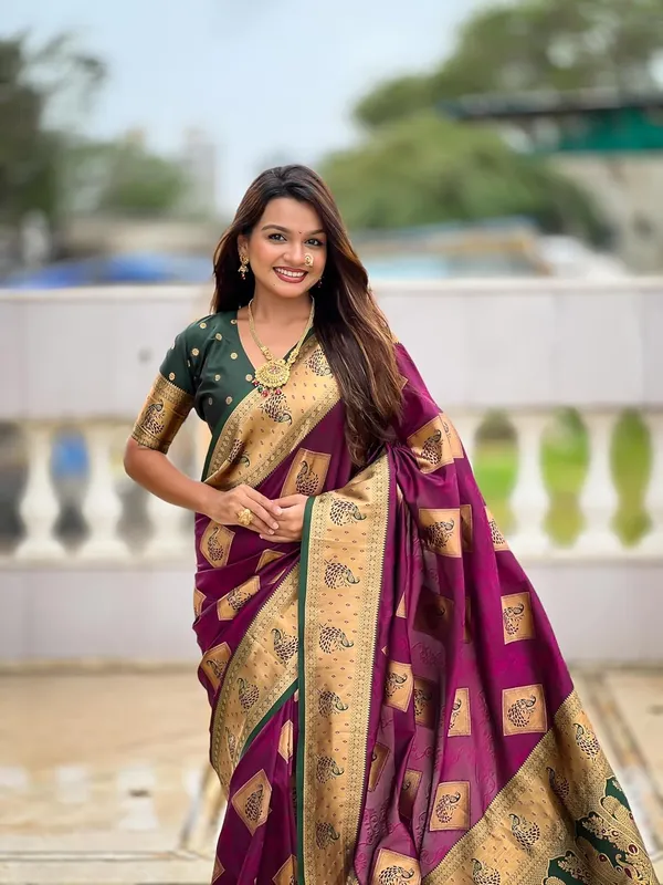 Banarasi_Silk_Blend_Woven_Saree_With_Blouse_Piece