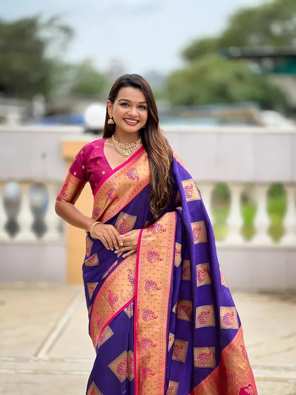 Banarasi_Silk_Blend_Woven_Saree_With_Blouse_Piece