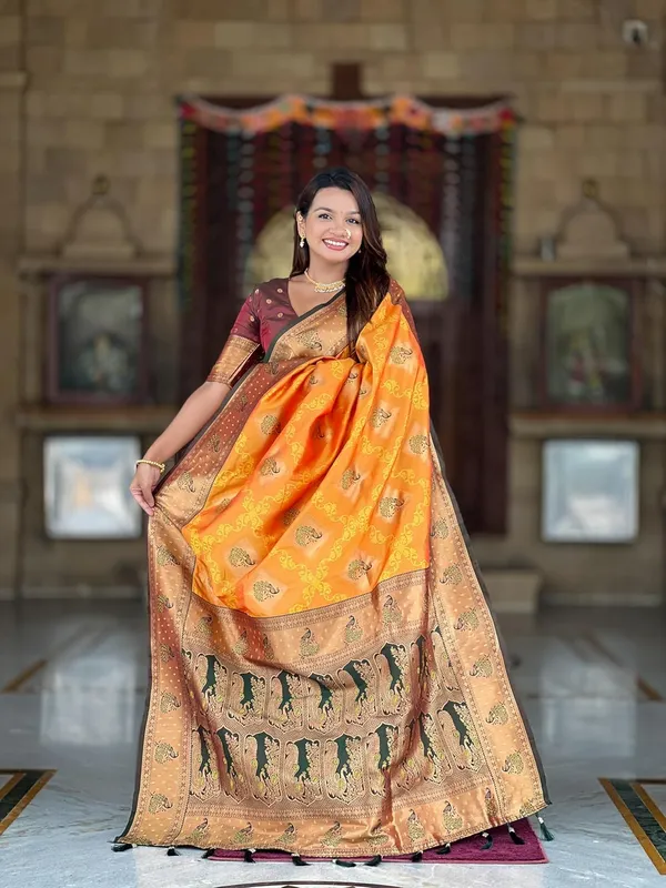 Banarasi_Silk_Blend_Woven_Saree_With_Blouse_Piece