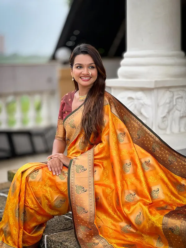 Banarasi_Silk_Blend_Woven_Saree_With_Blouse_Piece