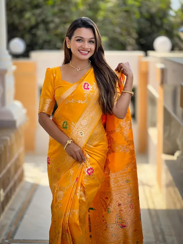 Women_Kanjivaram_Silk_Saree_With_Blouse_Piece