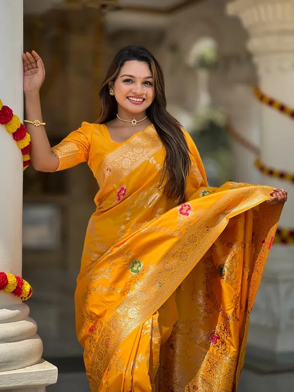 Women_Kanjivaram_Silk_Saree_With_Blouse_Piece