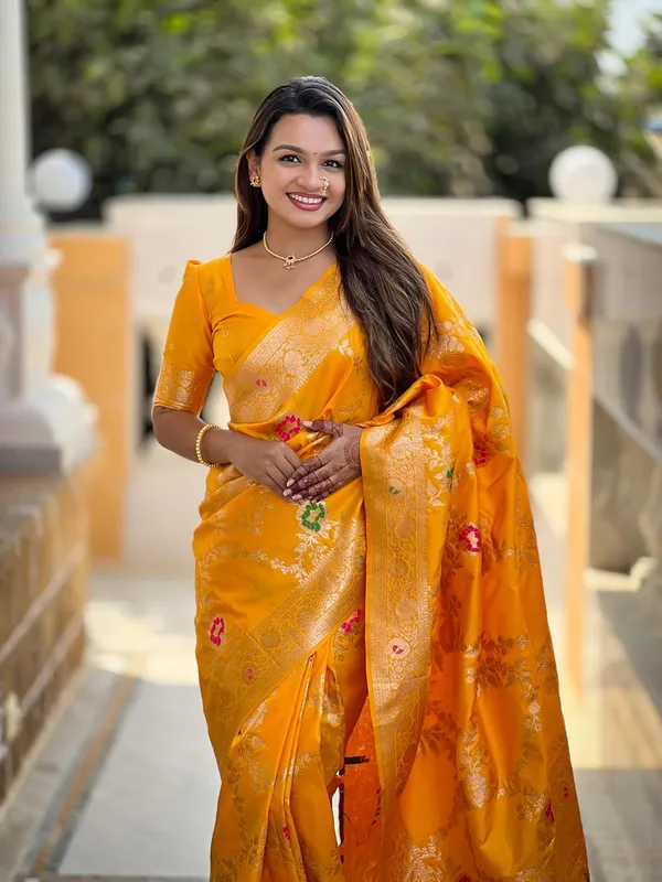 Women_Kanjivaram_Silk_Saree_With_Blouse_Piece
