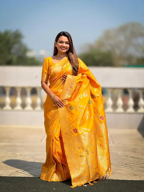 Women_Kanjivaram_Silk_Saree_With_Blouse_Piece