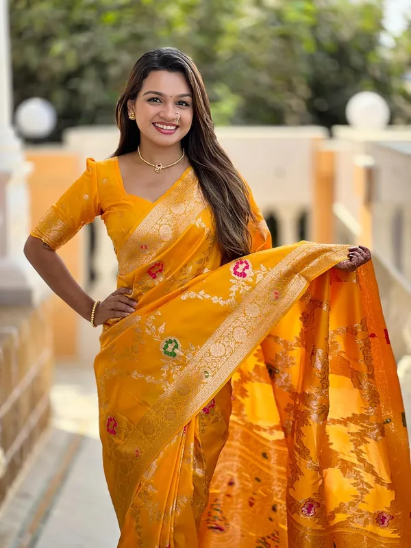 Women_Kanjivaram_Silk_Saree_With_Blouse_Piece