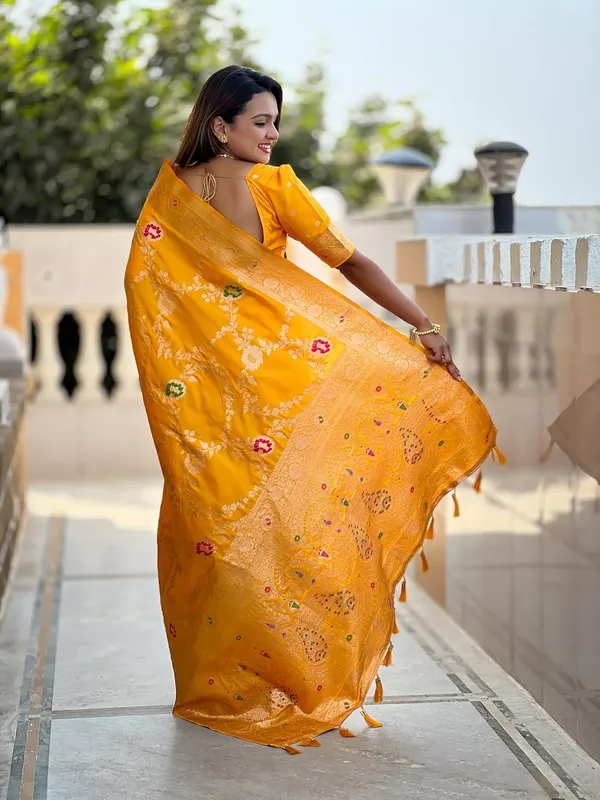 Women_Kanjivaram_Silk_Saree_With_Blouse_Piece