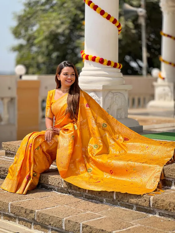 Women_Kanjivaram_Silk_Saree_With_Blouse_Piece