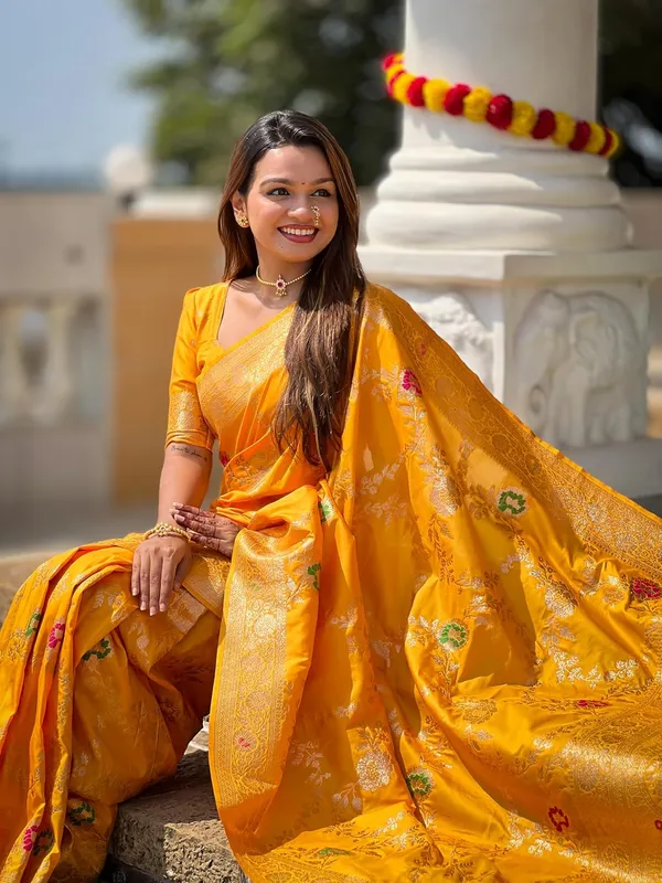 Women_Kanjivaram_Silk_Saree_With_Blouse_Piece
