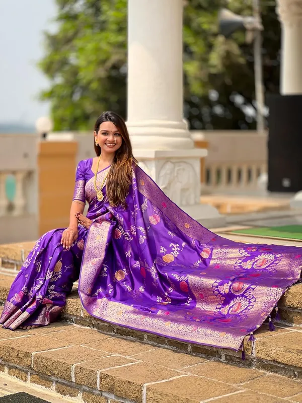 Banarasi_Silk_Blend_Saree_With_Blouse_Piece