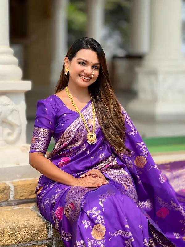 Banarasi_Silk_Blend_Saree_With_Blouse_Piece