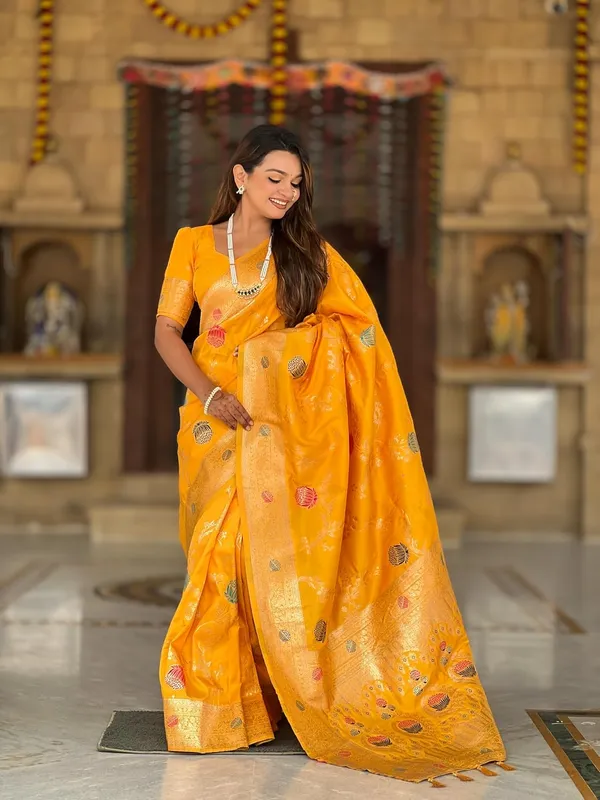Banarasi_Silk_Blend_Saree_With_Blouse_Piece