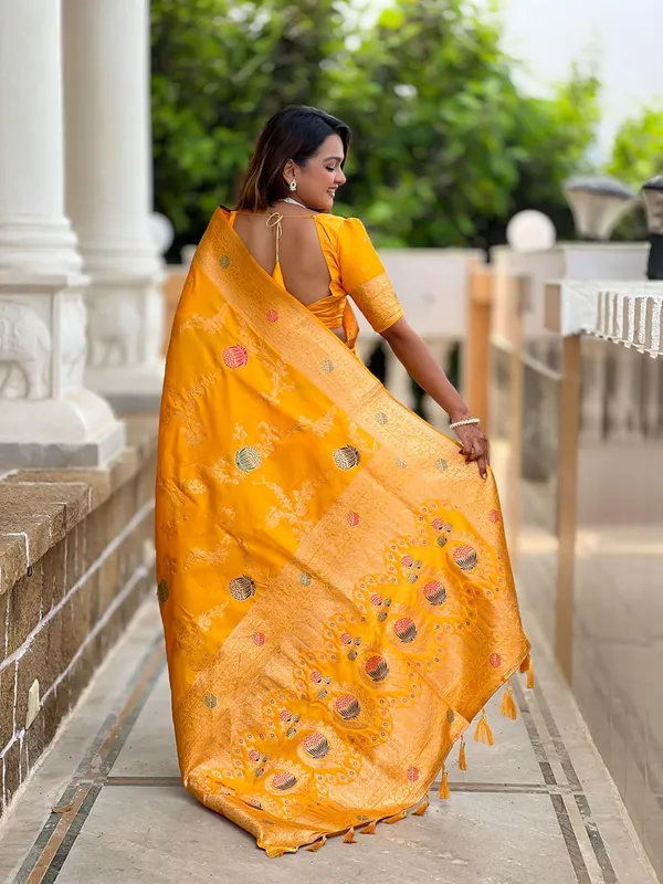 Banarasi_Silk_Blend_Saree_With_Blouse_Piece