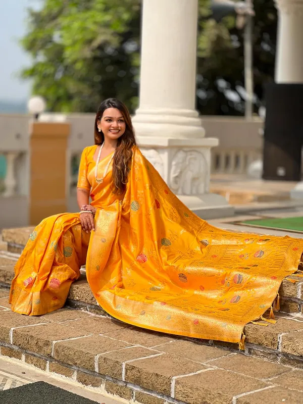Banarasi_Silk_Blend_Saree_With_Blouse_Piece