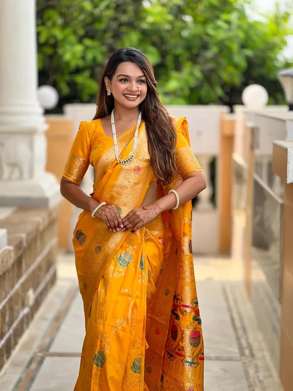 Banarasi_Silk_Blend_Saree_With_Blouse_Piece