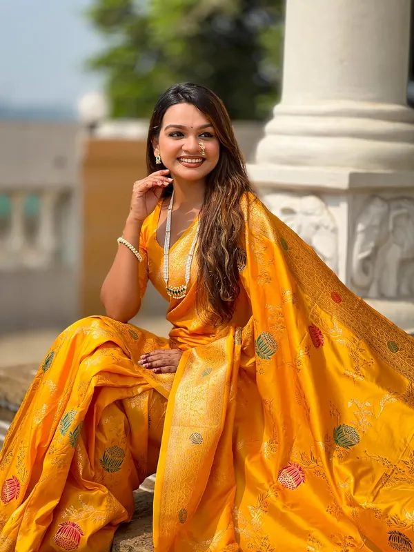 Banarasi_Silk_Blend_Saree_With_Blouse_Piece