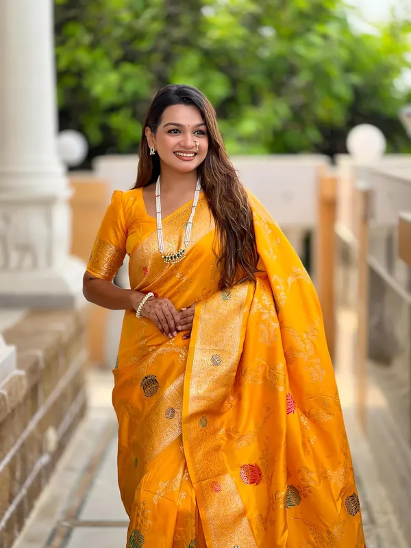 Banarasi_Silk_Blend_Saree_With_Blouse_Piece