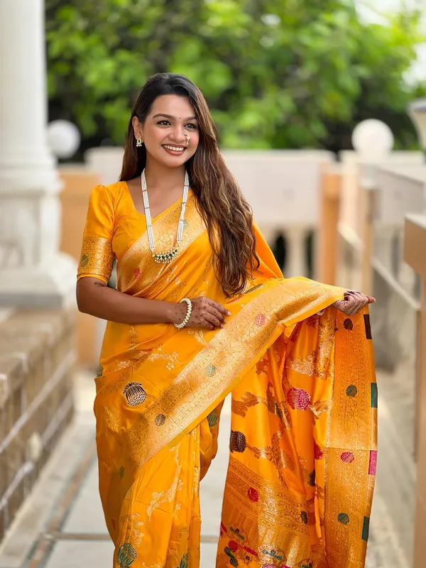Banarasi_Silk_Blend_Saree_With_Blouse_Piece