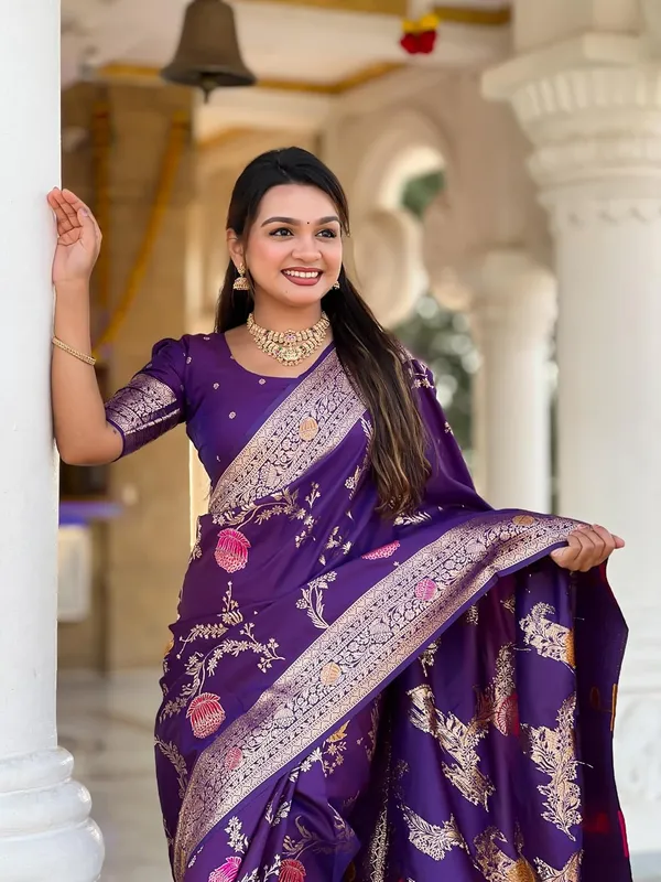 Banarasi_Silk_Blend_Woven_Saree_With_Blouse_Piece