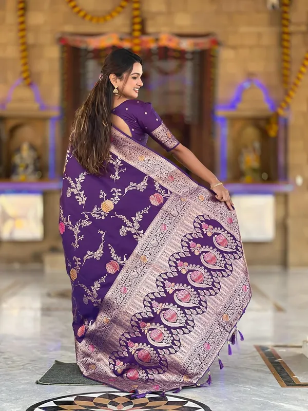 Banarasi_Silk_Blend_Woven_Saree_With_Blouse_Piece