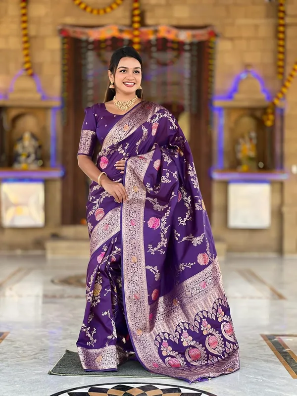 Banarasi_Silk_Blend_Woven_Saree_With_Blouse_Piece